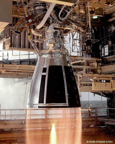 RS-68 rocket engine test.jpg